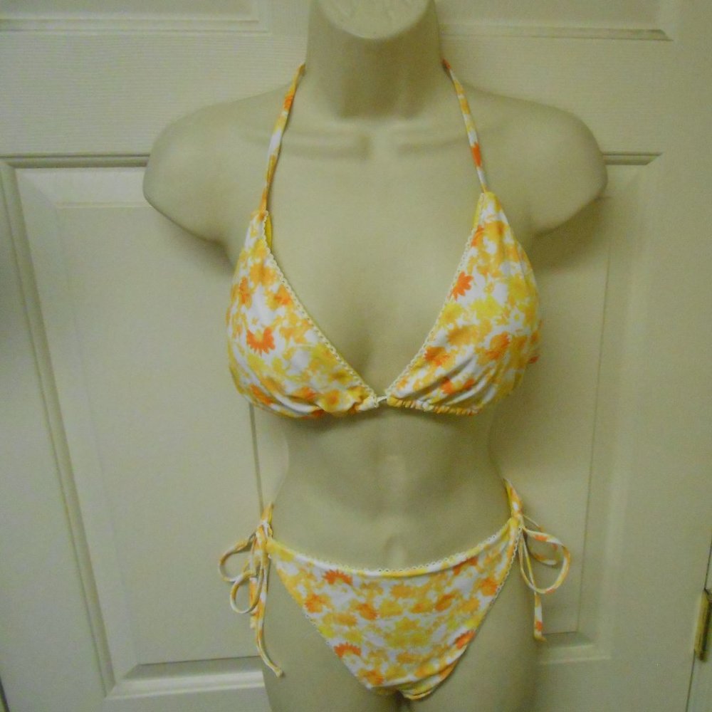 CUTE YELLOW 2 PIECE BIKINI SWIMWEAR SUIT SIZE XL JRS. 👩🏊‍♀️